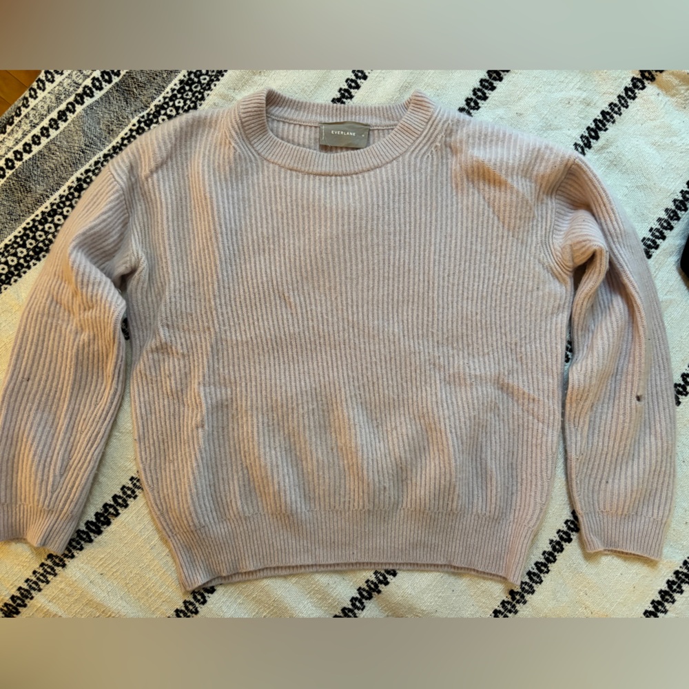 Everlane 100% Cashmere Ribbed Cocoon Crew Neck Sweater in Lilac - Medium - Picture 2 of 8